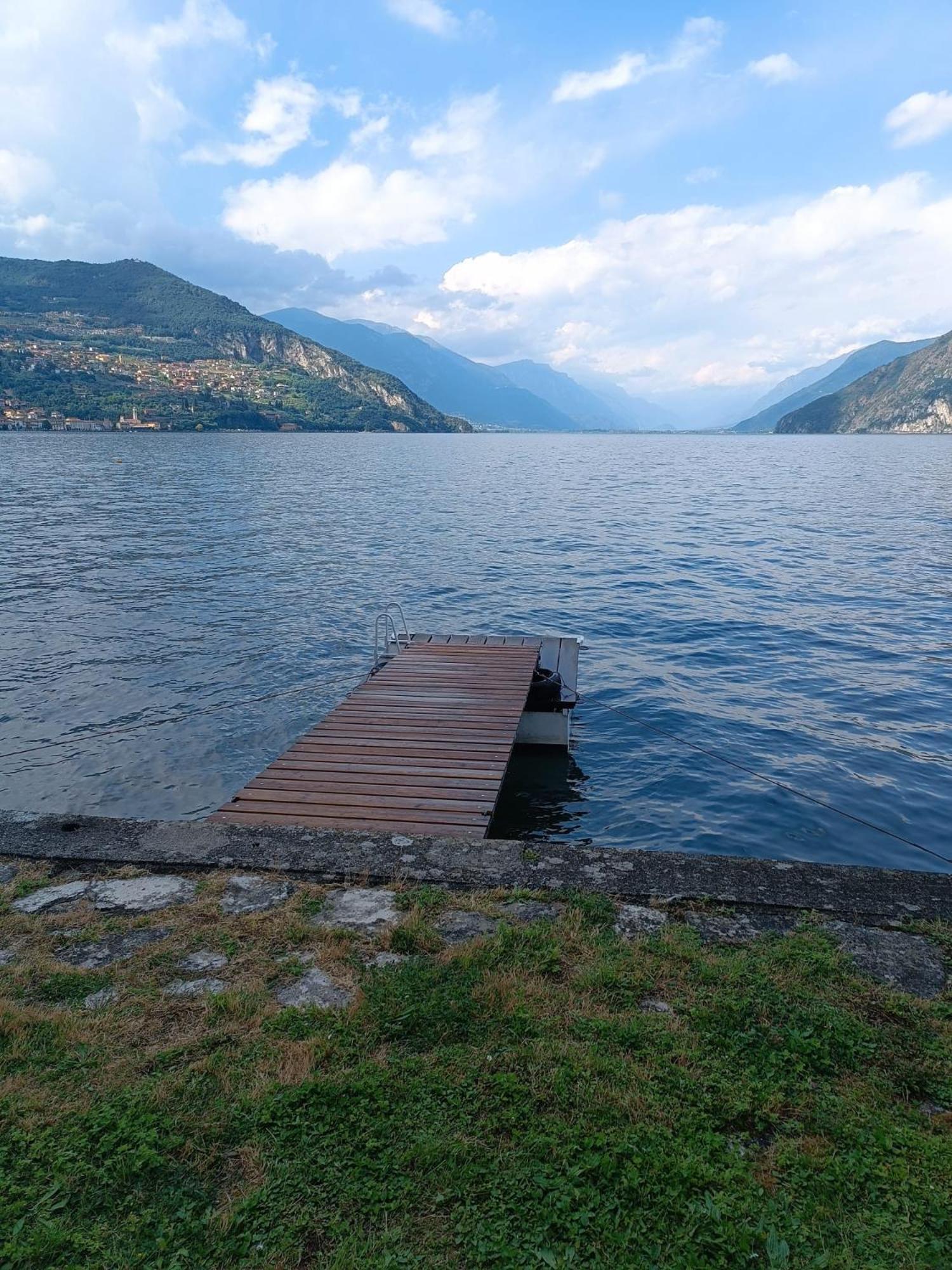 Studio Zu - Lakeside Apartment Riva di Solto Bagian luar foto