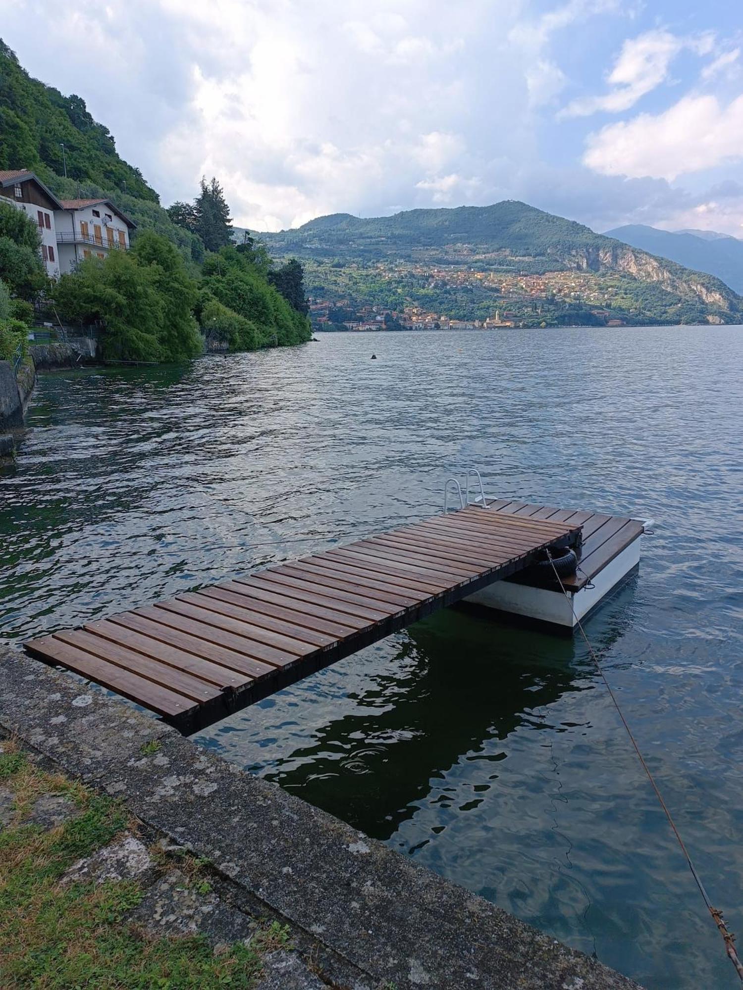 Studio Zu - Lakeside Apartment Riva di Solto Bagian luar foto